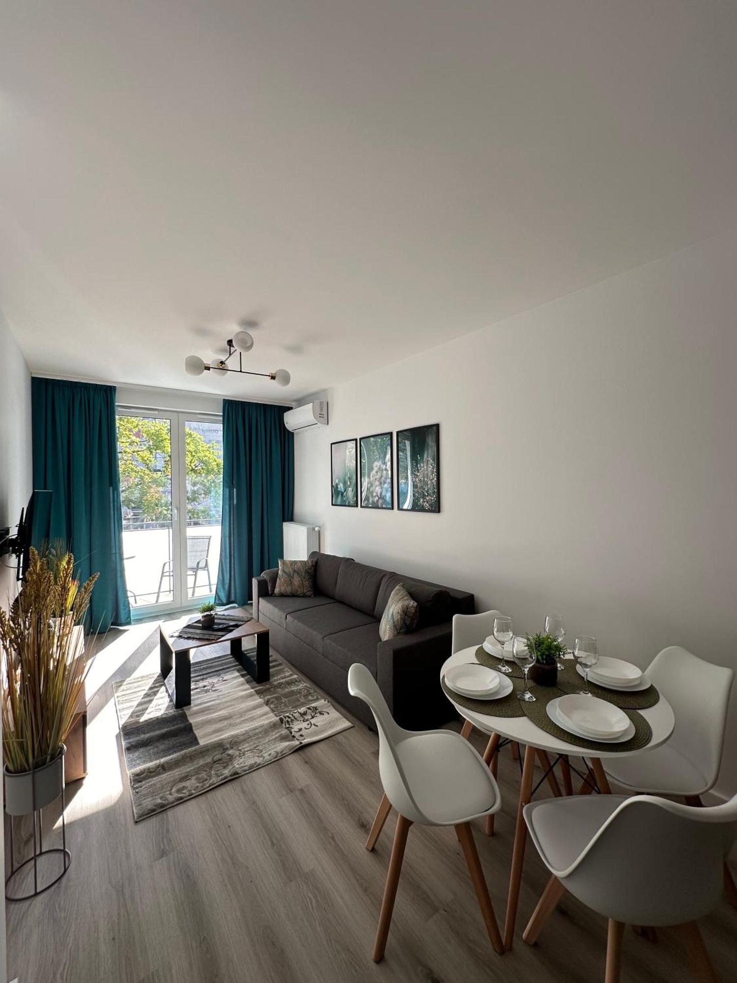 Skytravel 26 Apartament Pileckiego Nowy Dwor Mazowiecki Airport Modlin 24H מראה חיצוני תמונה